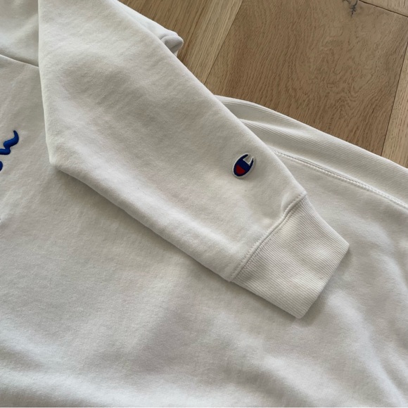 CHAMPION Crew Neck White Pullover (kids XL) - Picture 6 of 7